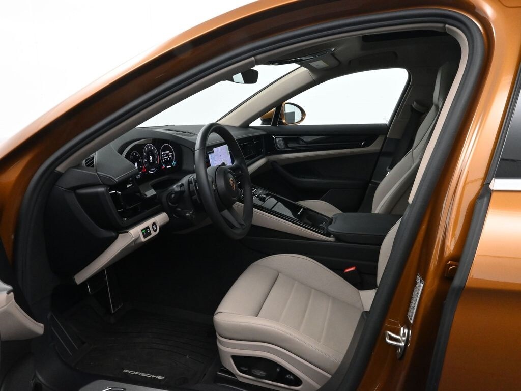 2025 Porsche Panamera 4 photo 4