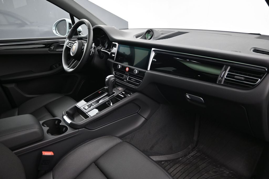 2025 Porsche Macan Base - Photo 14