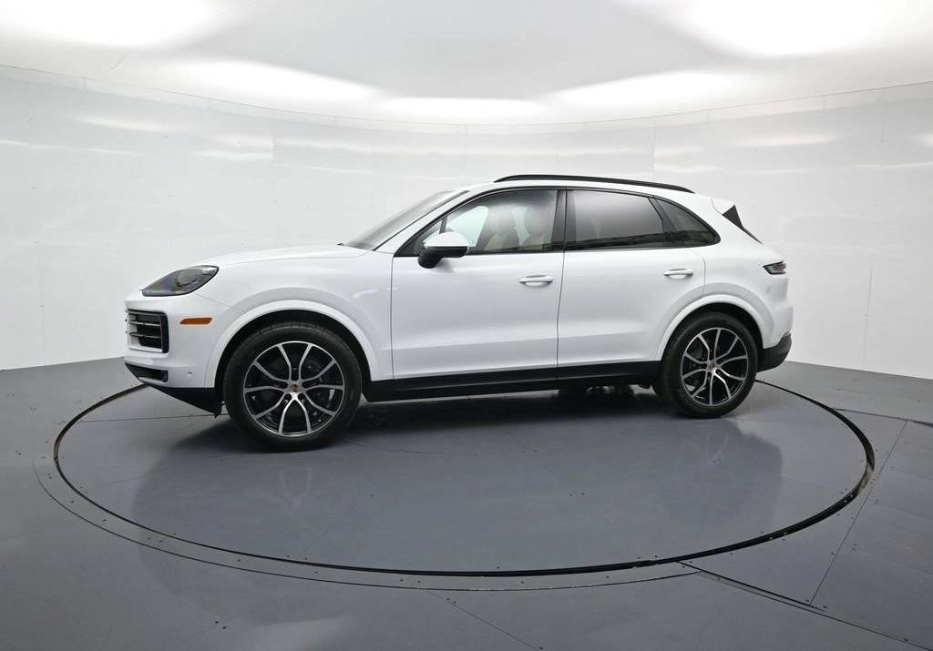 2025 Porsche Cayenne photo 2