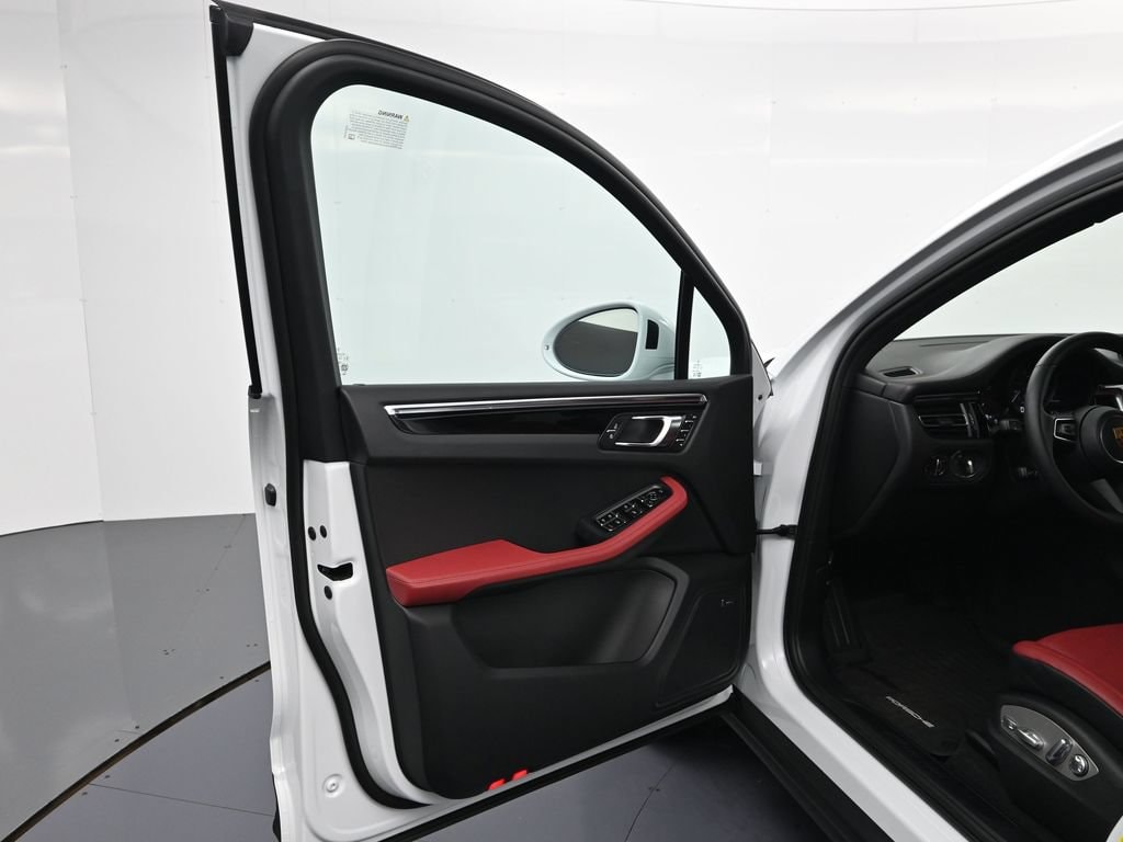 2026 Porsche Macan Base - Photo 16