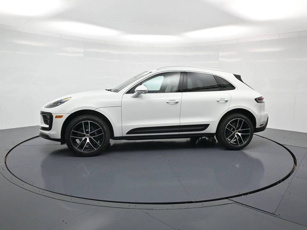 2026 Porsche Macan T photo 2