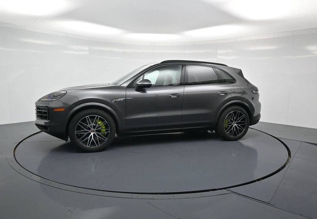 2026 Porsche Cayenne E-Hybrid S photo 2