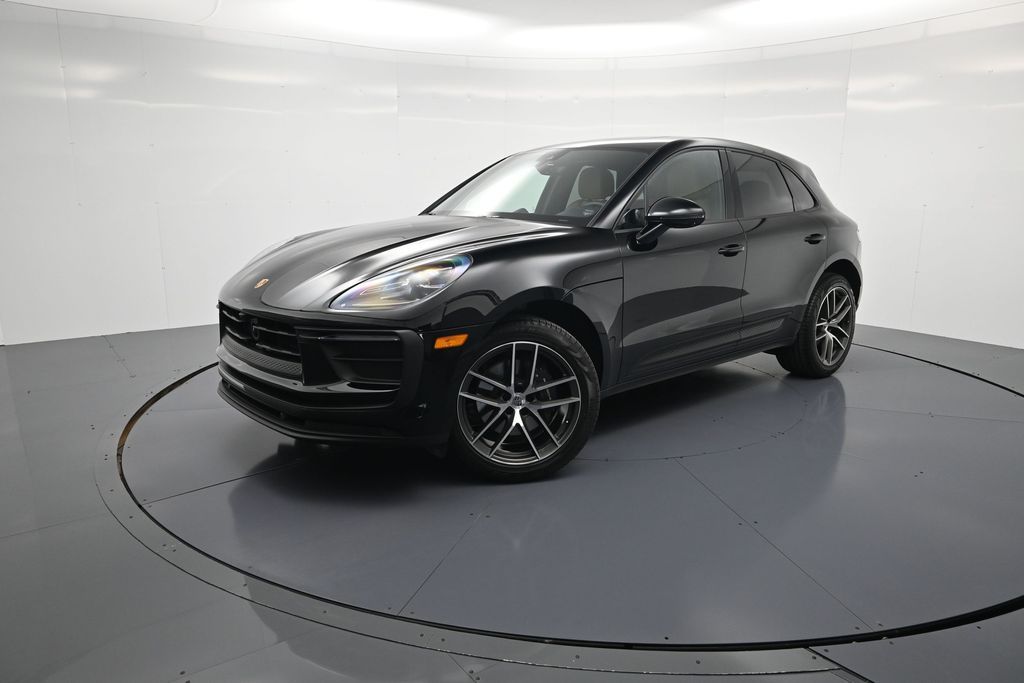 2026 Porsche Macan -'s photo