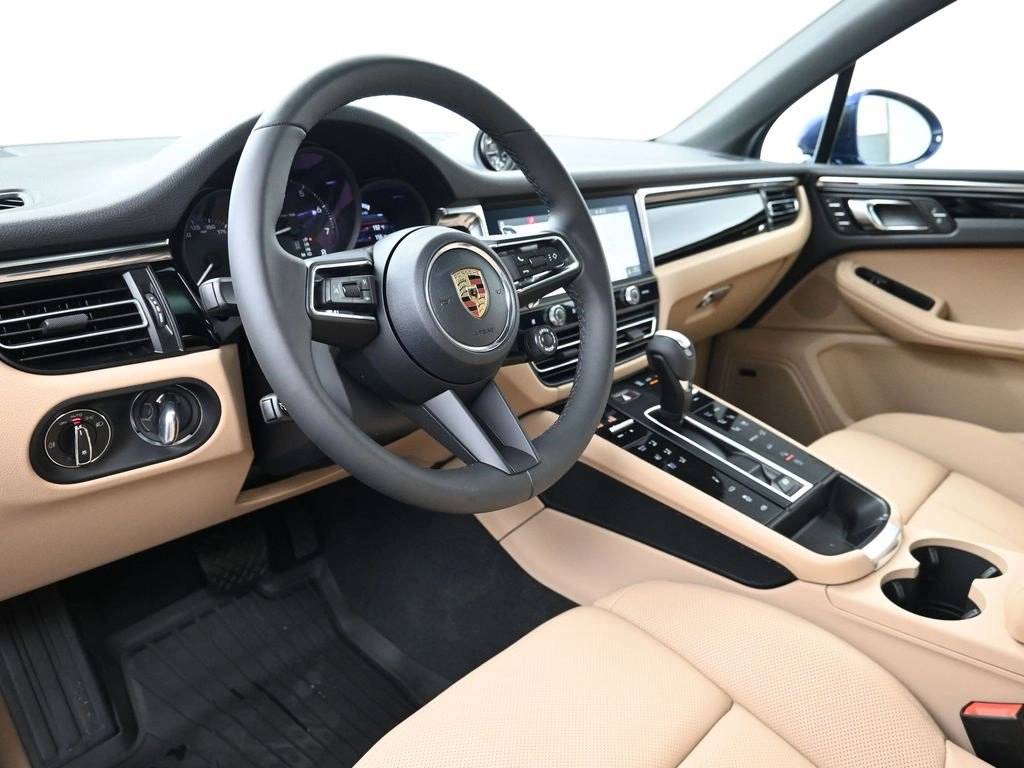 2026 Porsche Macan T photo 4