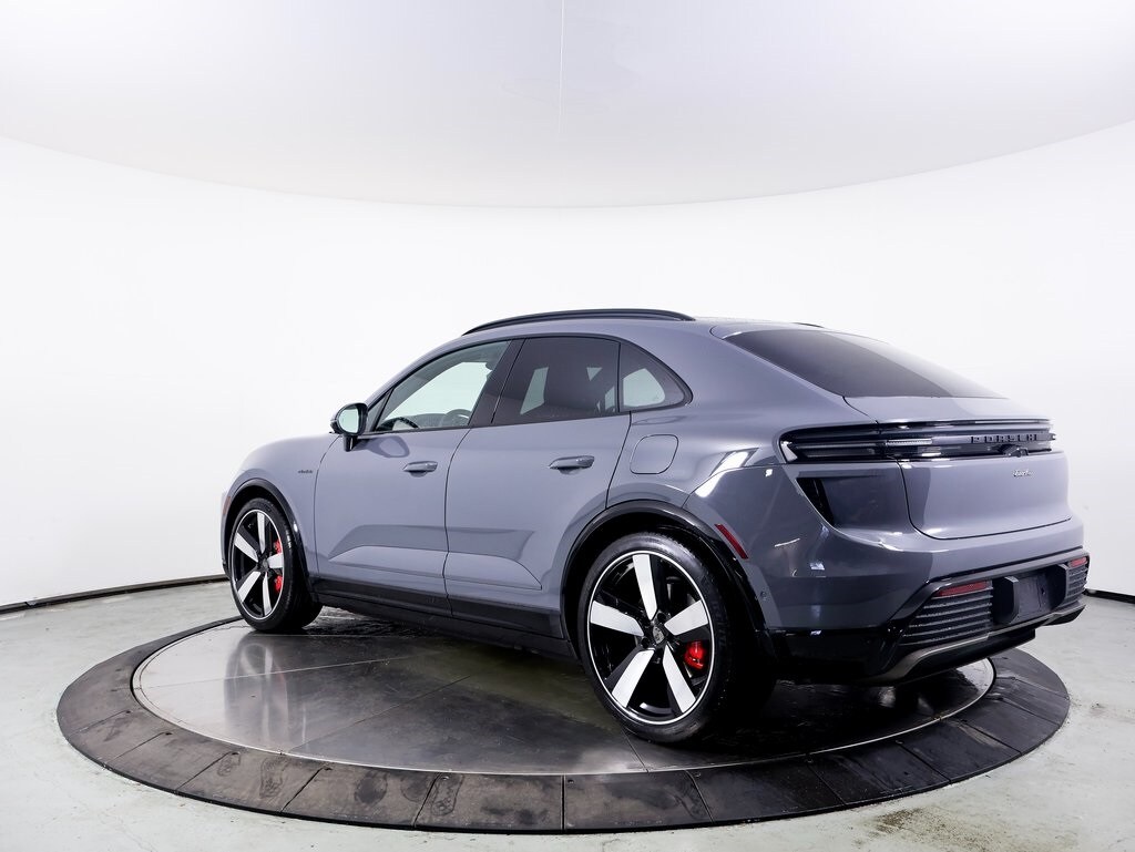 2025 Porsche Macan Electric Turbo photo 3