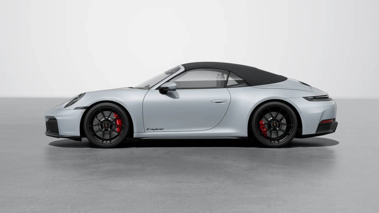 2026 Porsche 911 4 GTS photo 2