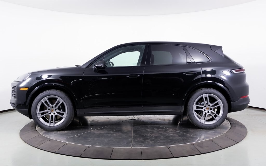 2025 Porsche Cayenne photo 2