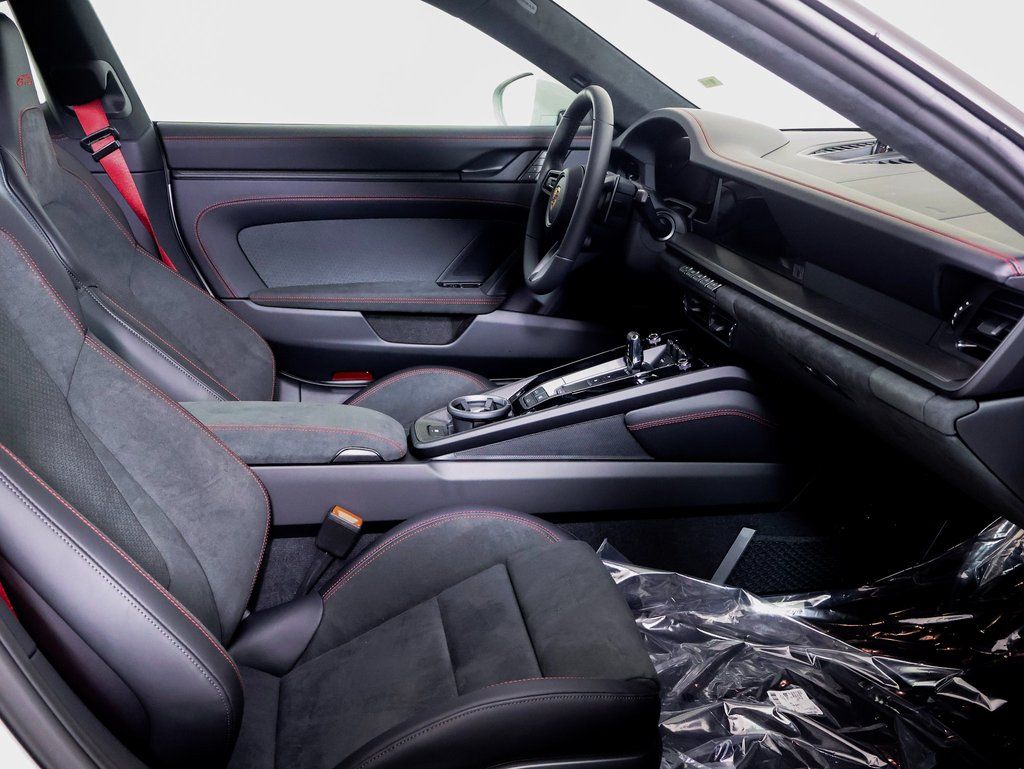 2026 Porsche 911 GTS - Photo 8