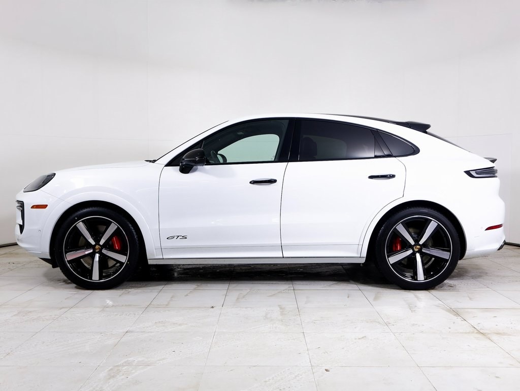 2025 Porsche Cayenne Coupe GTS photo 3