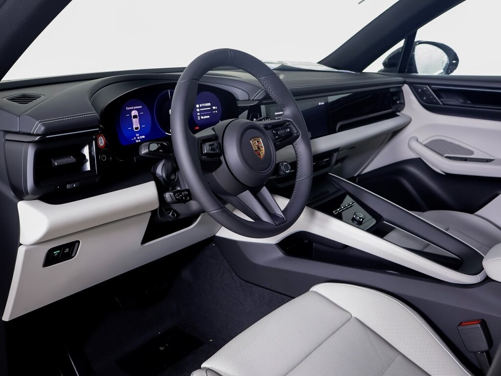 2025 Porsche Macan Electric photo 4