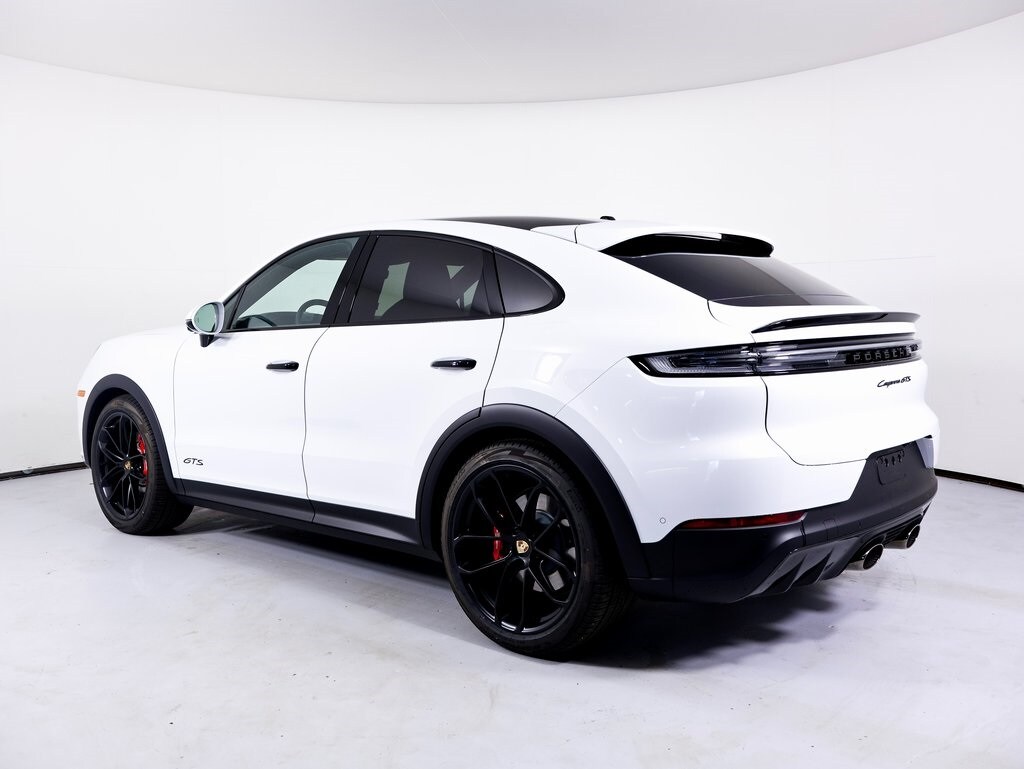 2025 Porsche Cayenne Coupe GTS photo 3