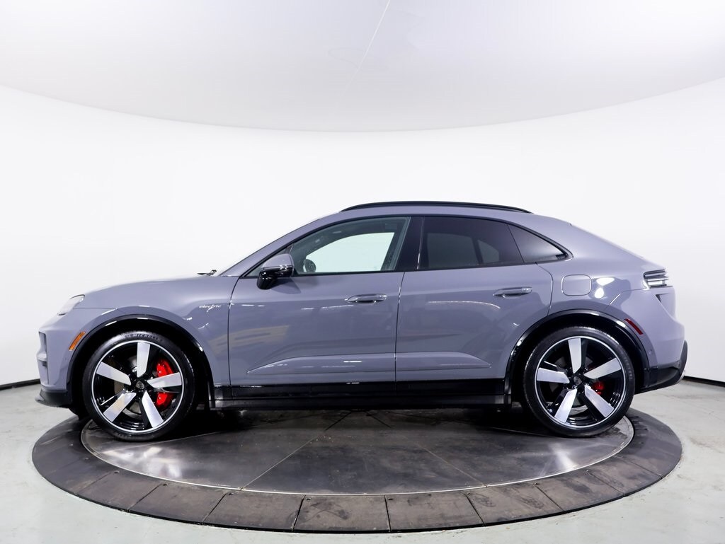 2025 Porsche Macan Electric Turbo photo 2