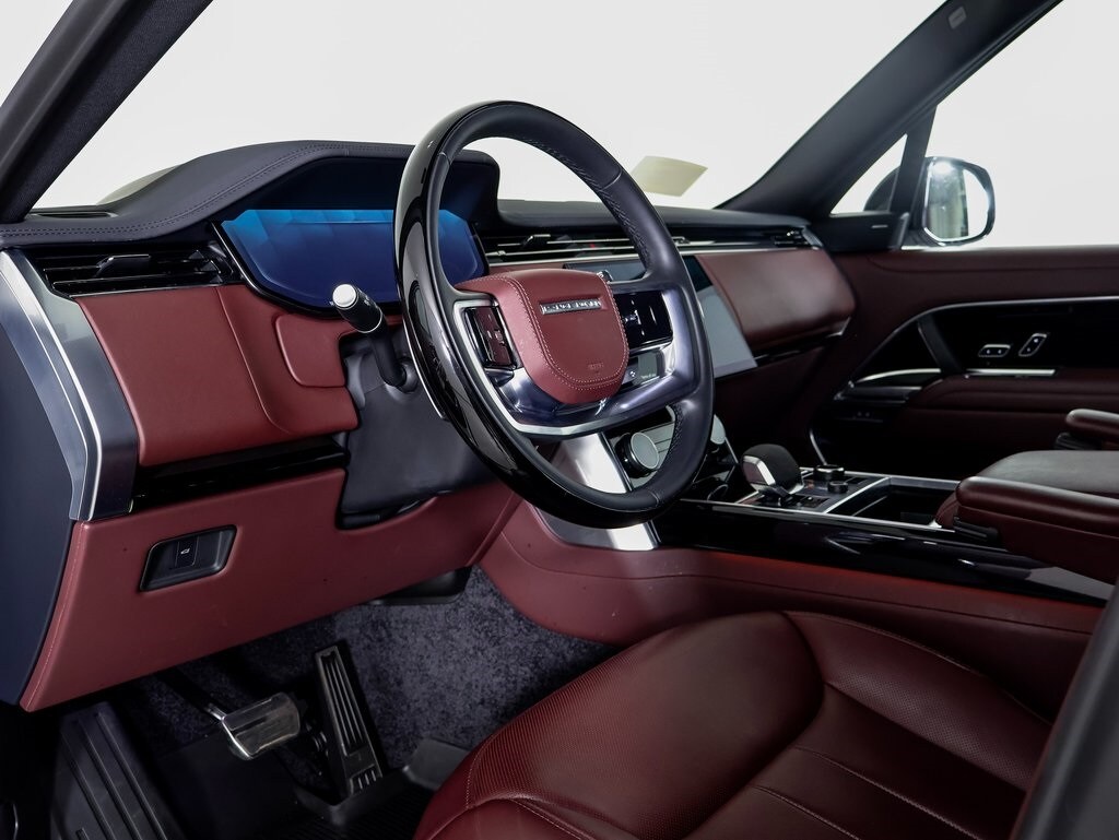 2023 Land Rover Range Rover SE photo 2