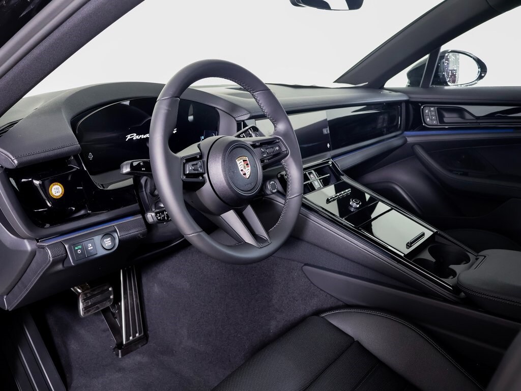 2025 Porsche Panamera 4 photo 4