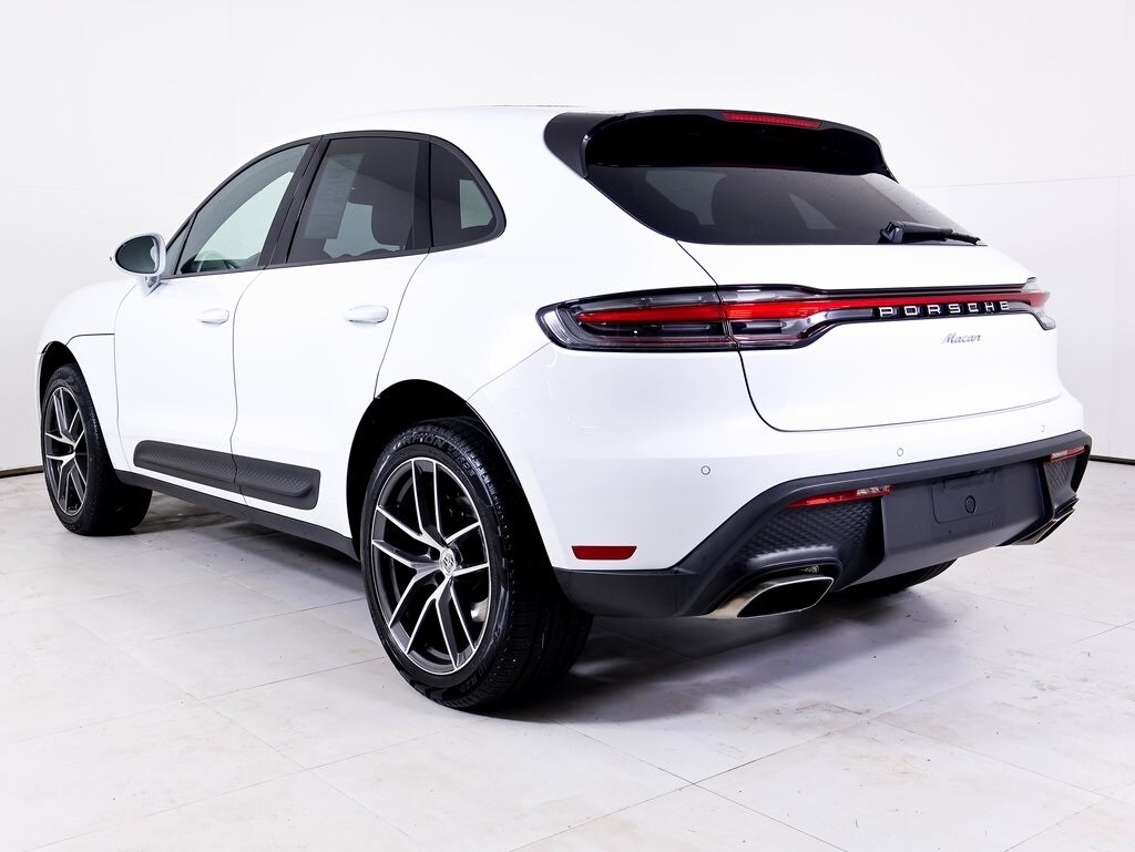 2025 Porsche Macan T photo 3