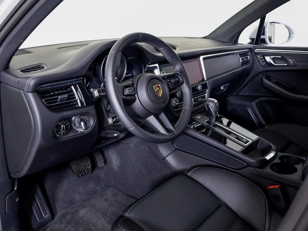 2024 Porsche Macan GTS photo 4