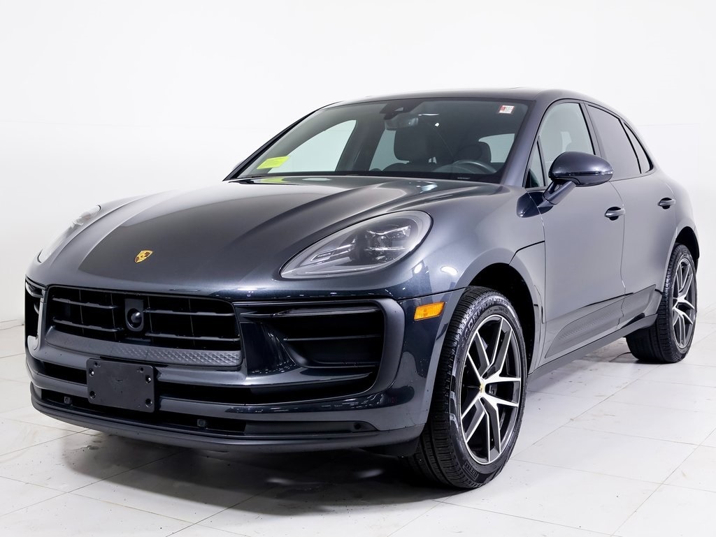 2025 Porsche Macan's photo