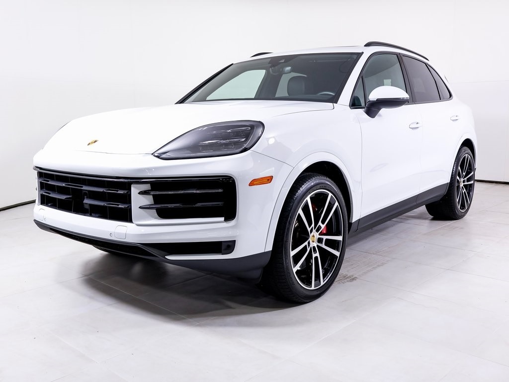 2024 Porsche Cayenne S's photo