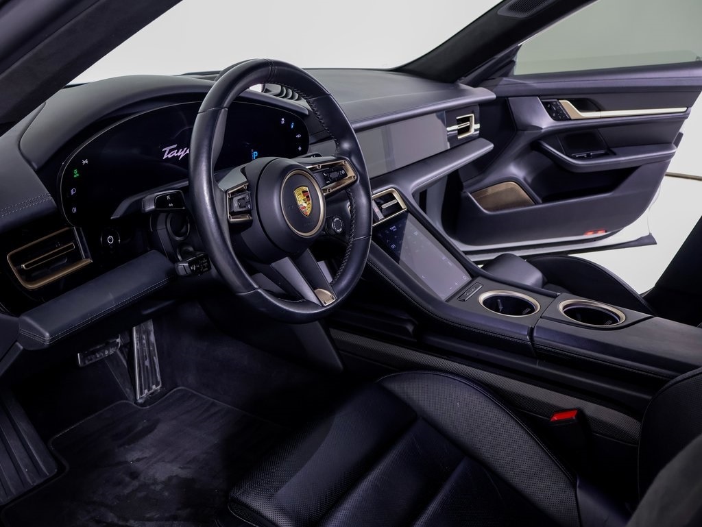2021 Porsche Taycan Turbo S photo 4