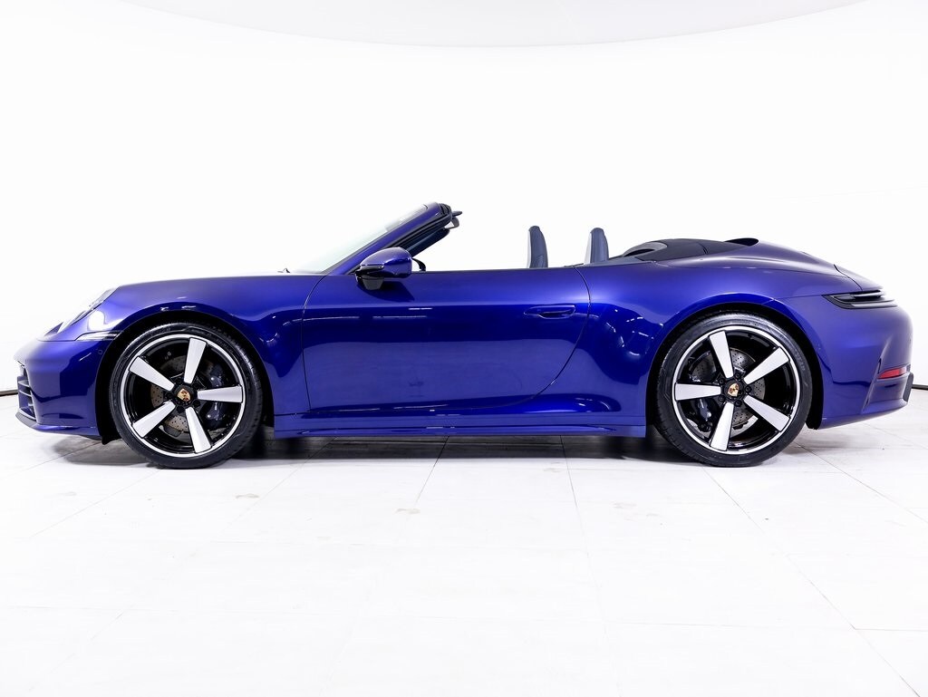 2025 Porsche 911 photo 2