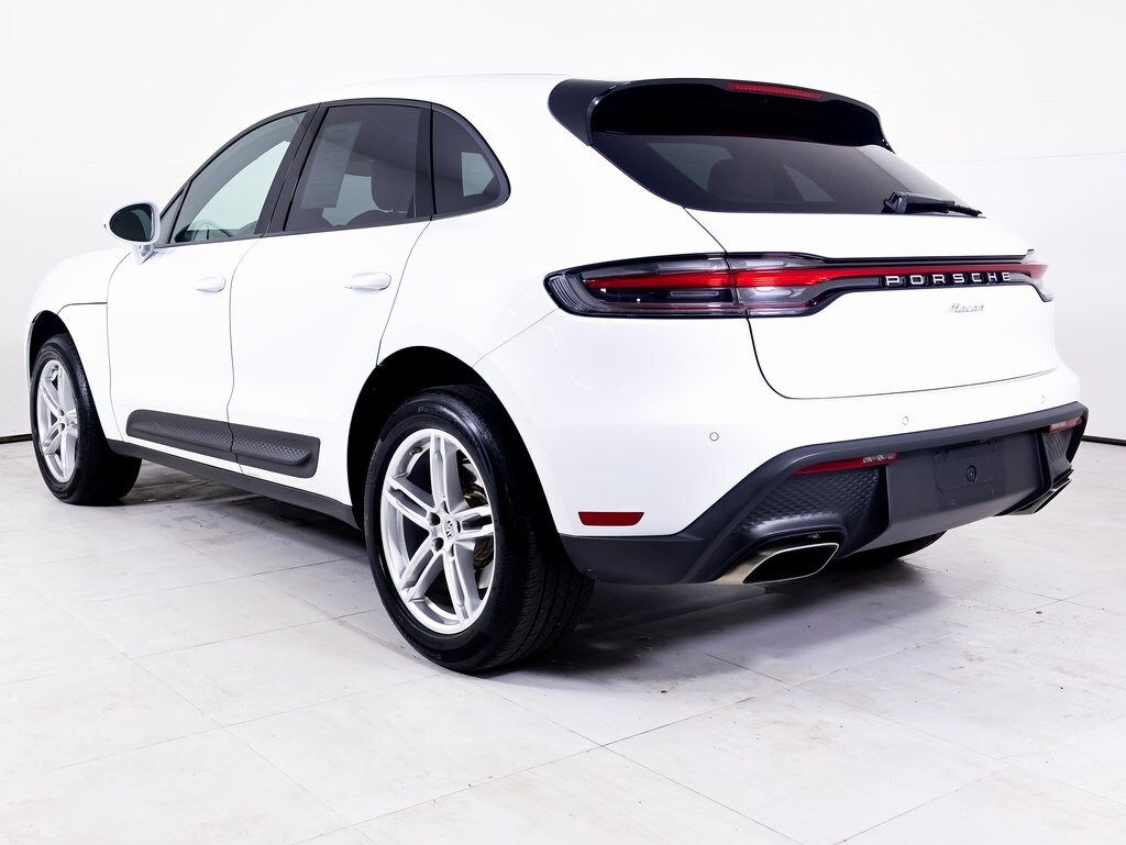 2025 Porsche Macan T photo 3