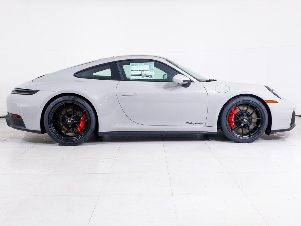 2026 Porsche 911 GTS - Photo 27