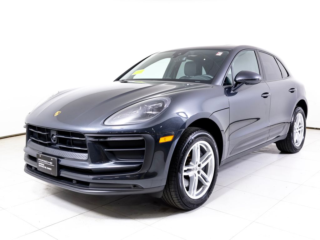 2025 Porsche Macan's photo