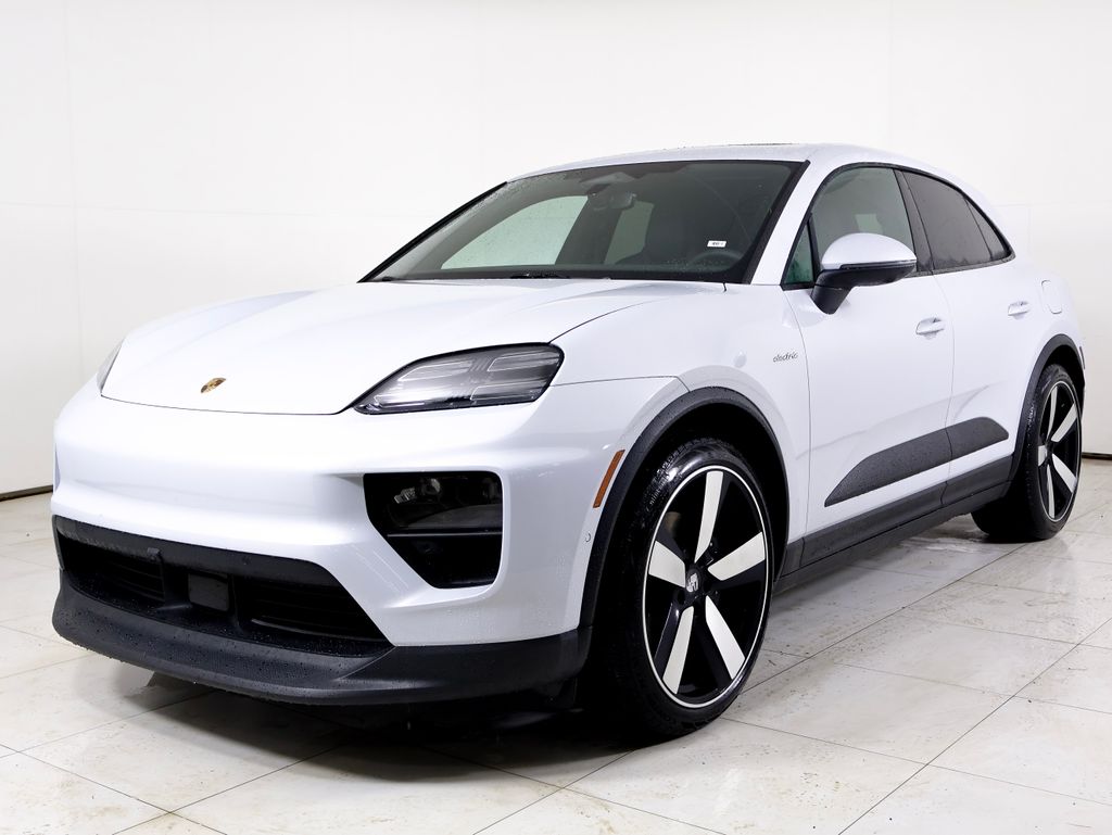 2026 Porsche Macan Base