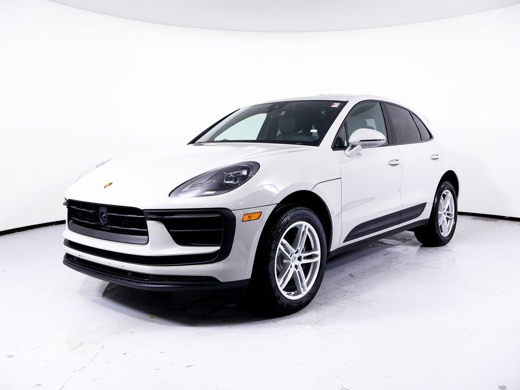 2025 Porsche Macan's photo