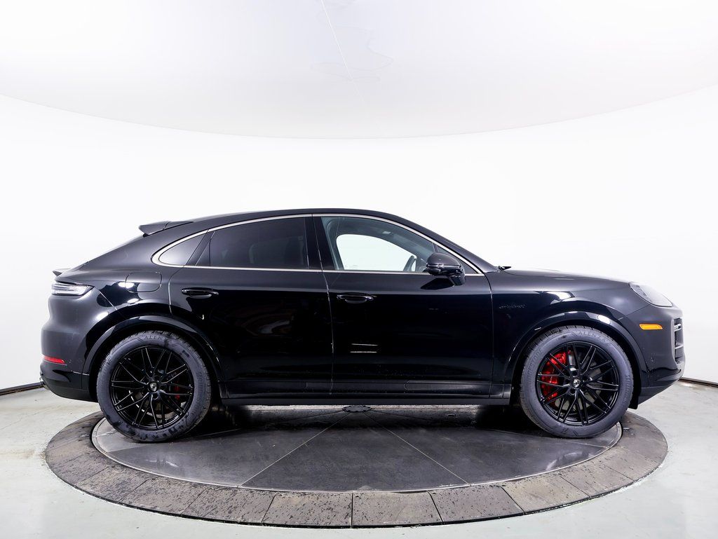 2025 Porsche Cayenne Coup Turbo E-Hybrid - Photo 28