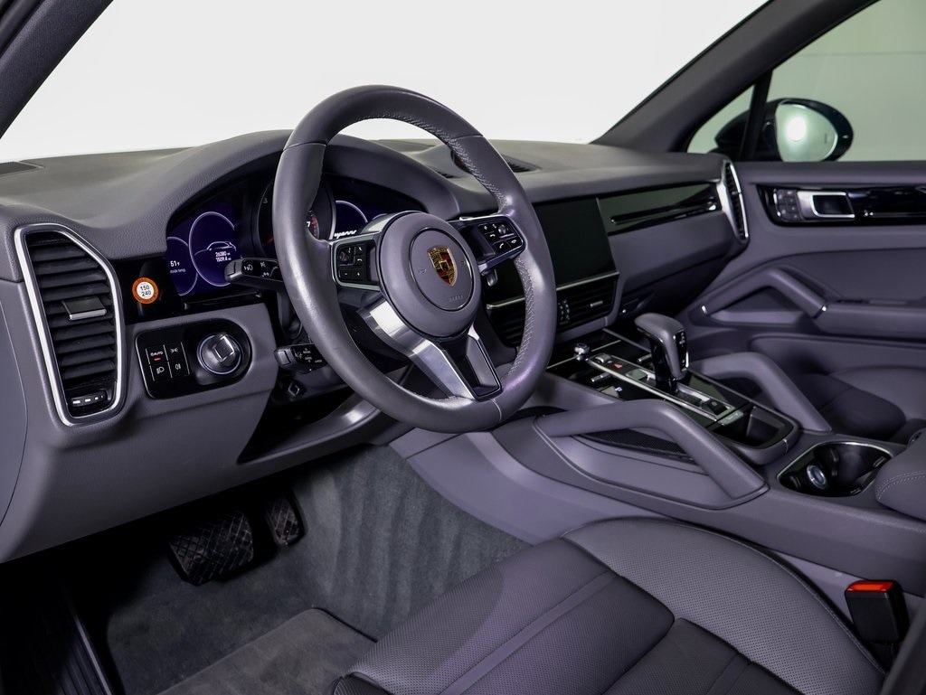 2023 Porsche Cayenne Platinum Edition photo 3