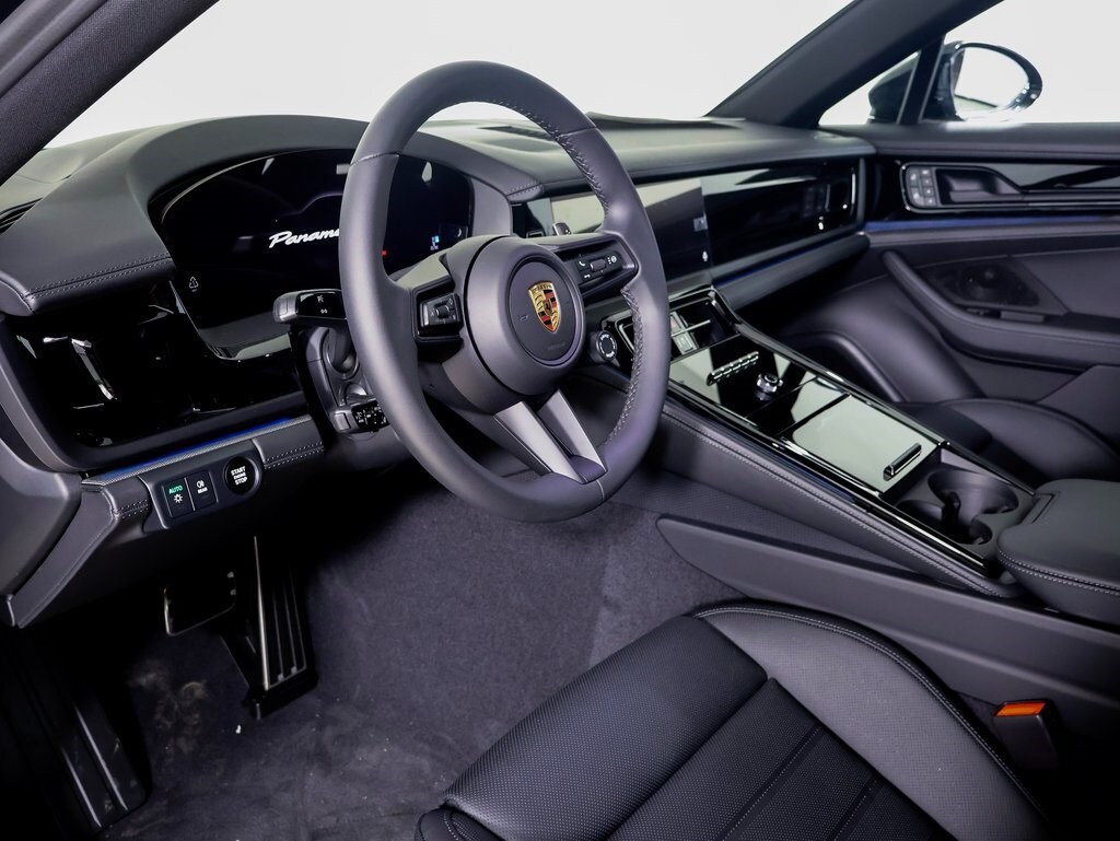 2025 Porsche Panamera 4 photo 4