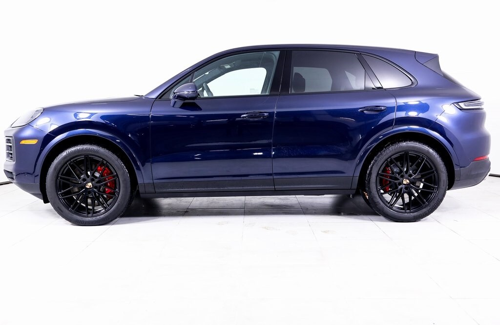 2025 Porsche Cayenne S photo 2
