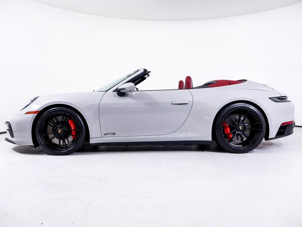 2022 Porsche 911 GTS Cabriolet photo 2