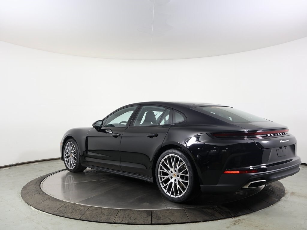 2025 Porsche Panamera 4 photo 3