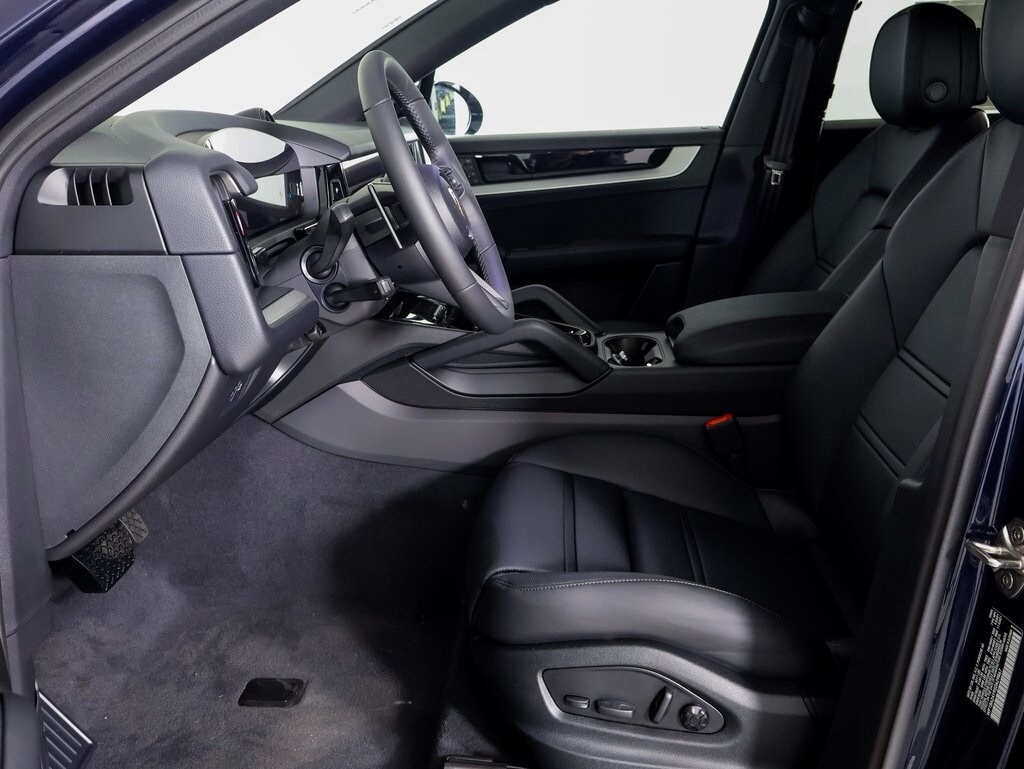 2025 Porsche Cayenne Coupe photo 3