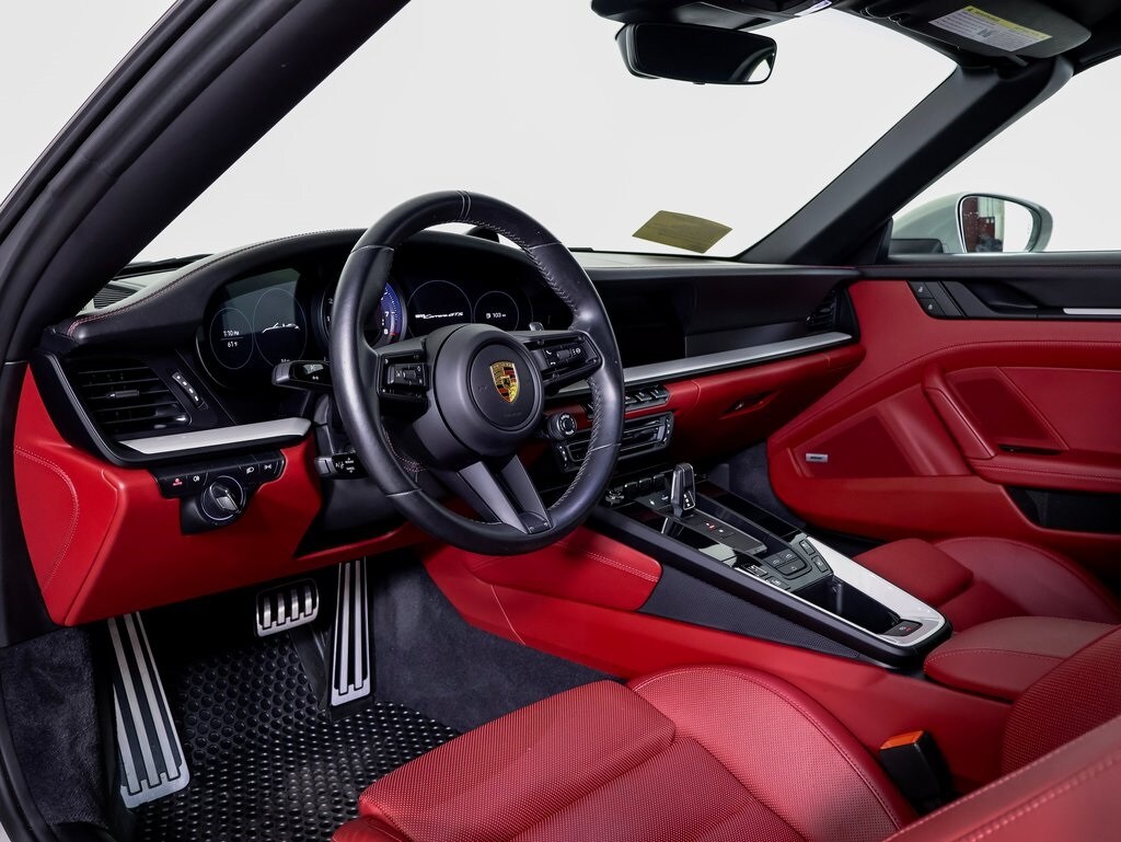 2022 Porsche 911 GTS Cabriolet photo 4
