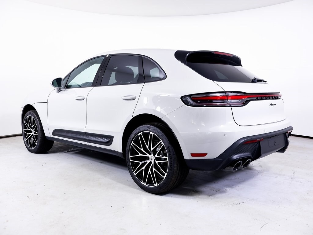 2025 Porsche Macan T photo 3