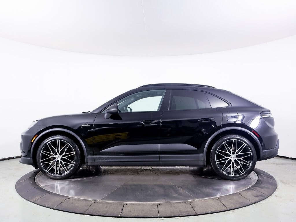 2025 Porsche Macan Electric photo 2