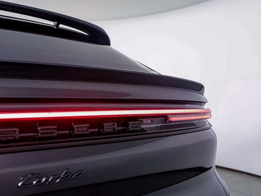 2025 Porsche Cayenne Coup Turbo E-Hybrid - Photo 16