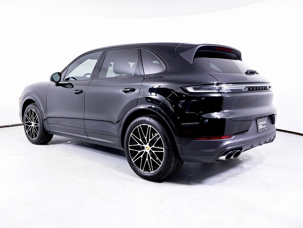 2024 Porsche Cayenne photo 3
