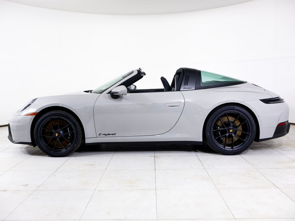2026 Porsche 911 Targa 4 GTS photo 2