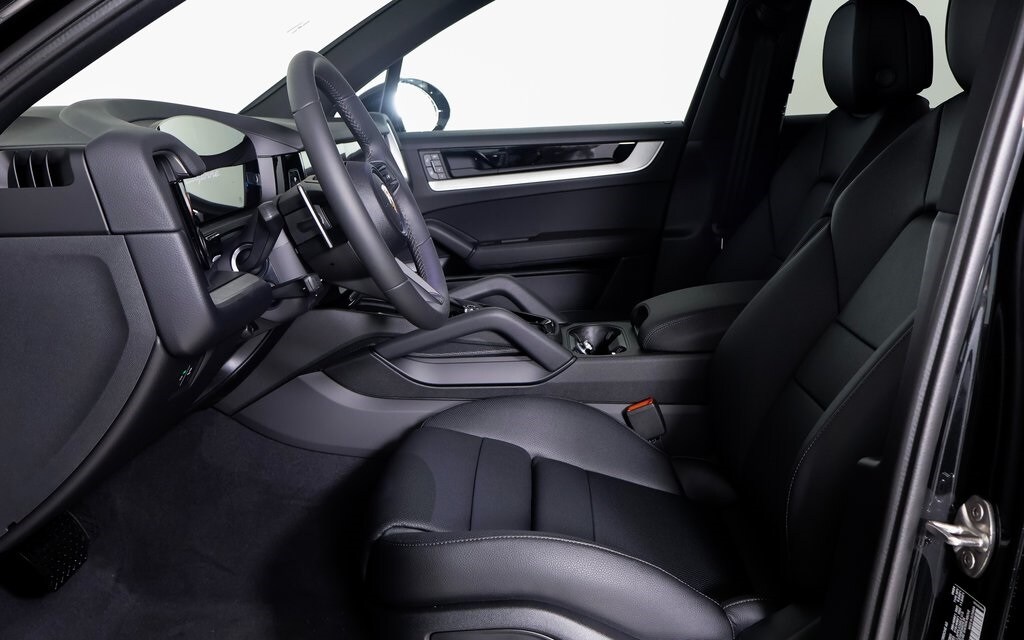 2025 Porsche Cayenne photo 4