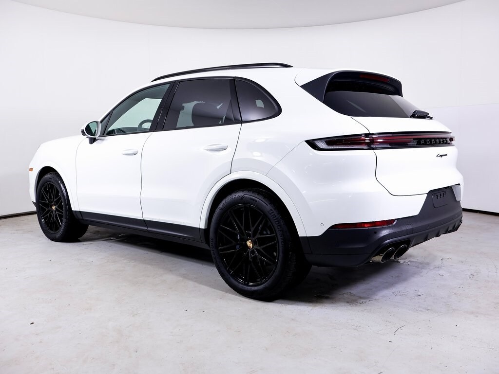 2025 Porsche Cayenne photo 2