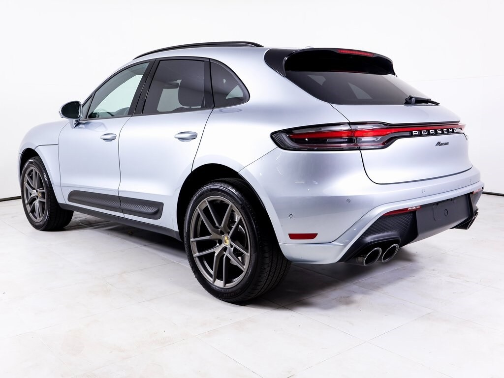 2023 Porsche Macan T photo 3