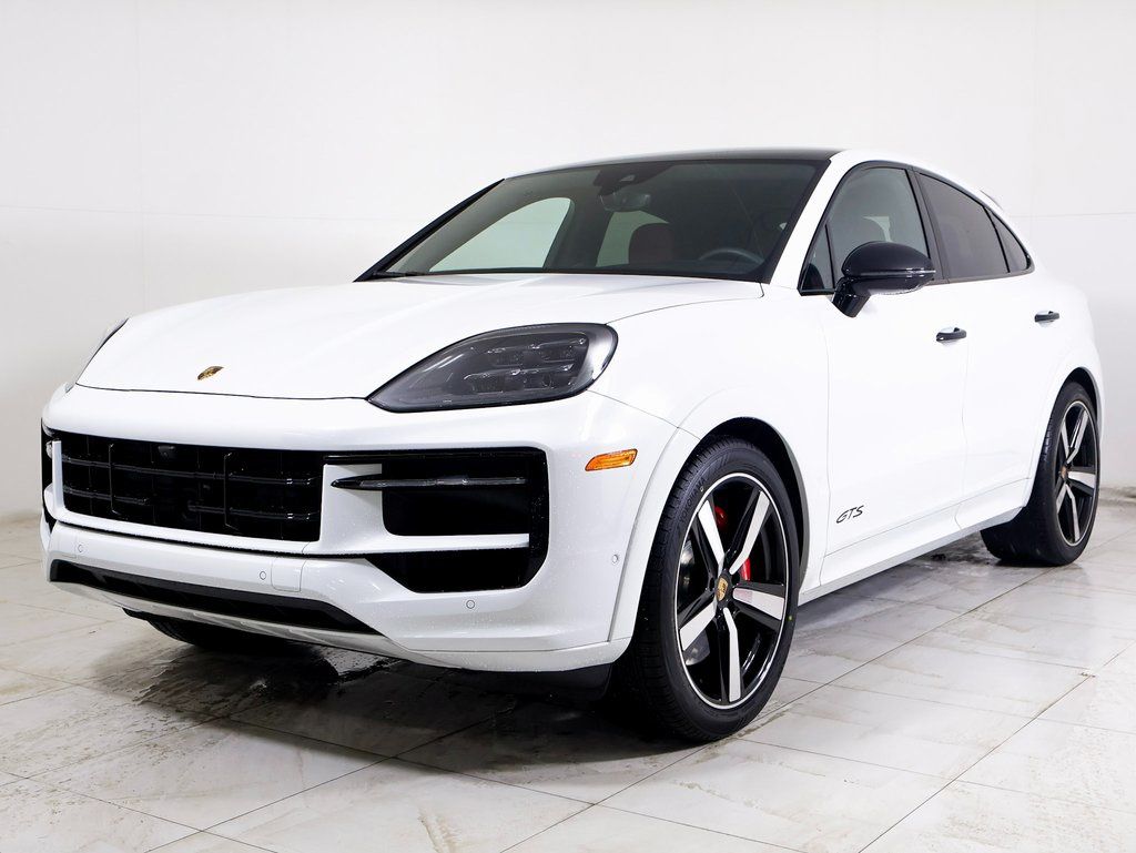 2025 Porsche Cayenne GTS's photo