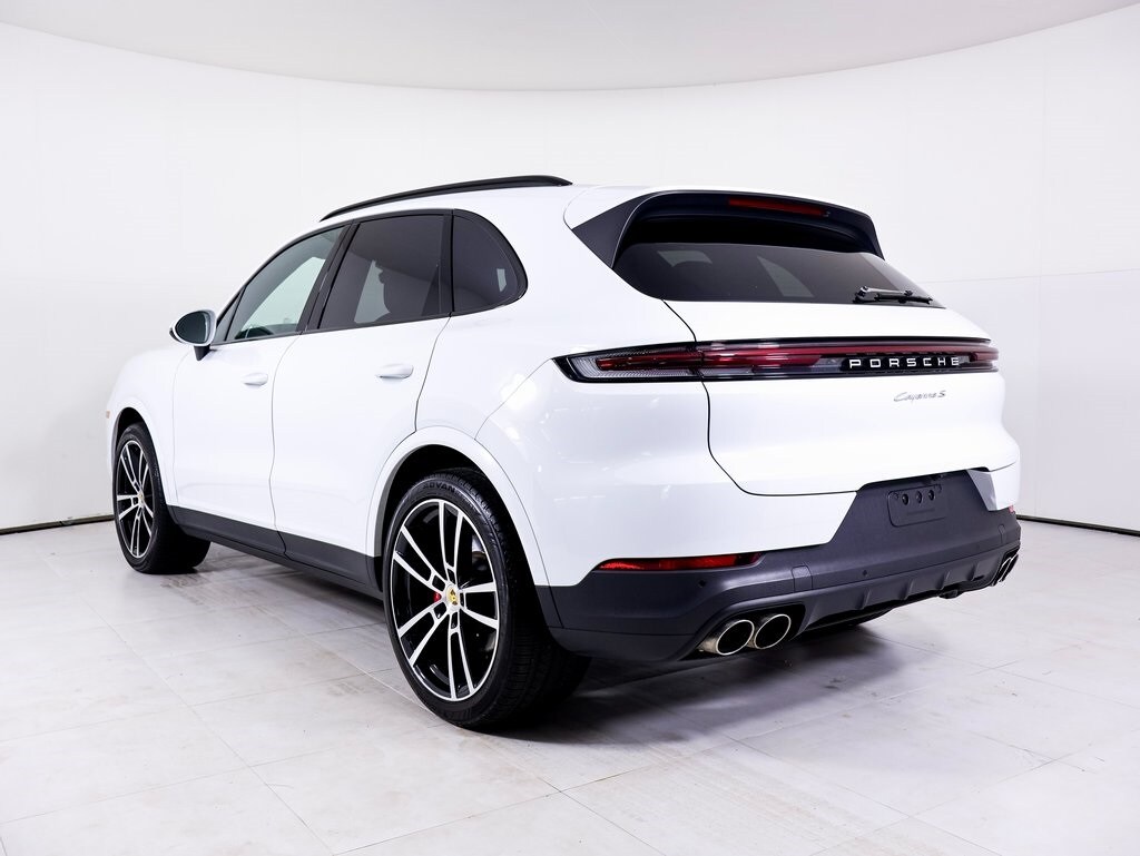 2024 Porsche Cayenne S photo 3