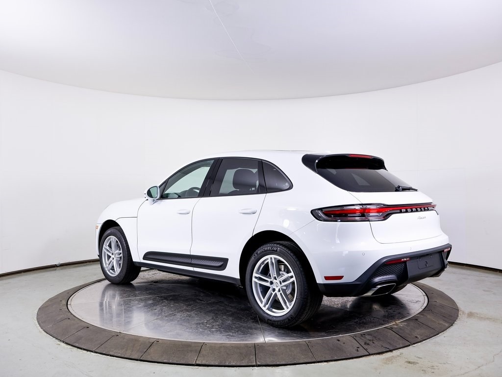 2025 Porsche Macan T photo 3
