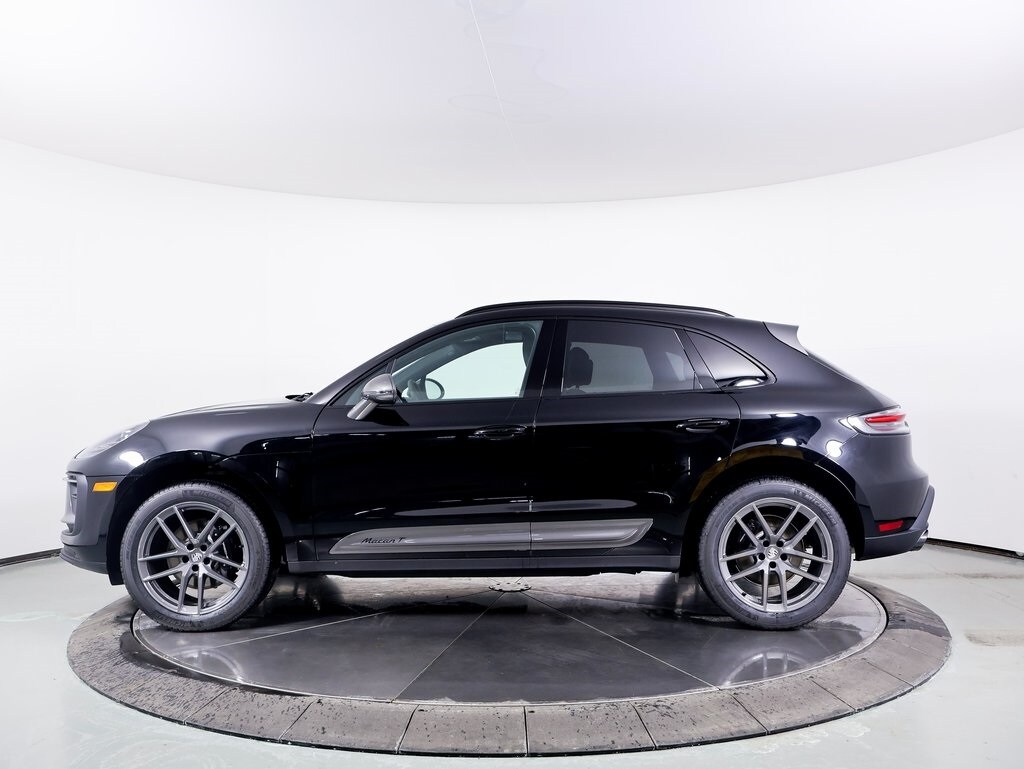 2025 Porsche Macan T photo 2