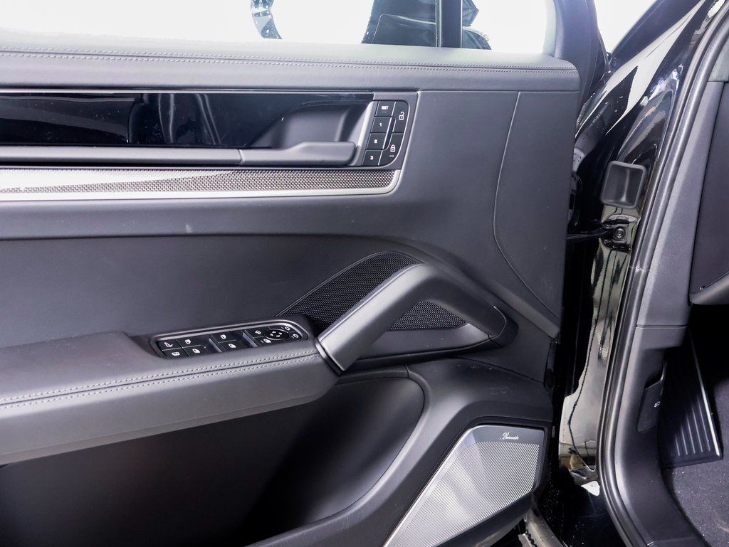 2025 Porsche Cayenne Coup Turbo E-Hybrid - Photo 21